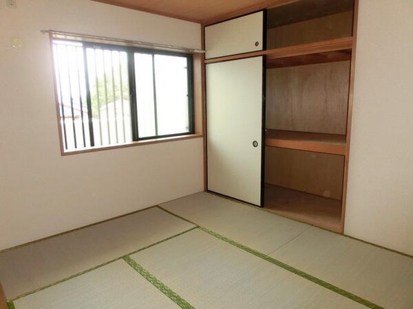 設備(明るい和室あり　押入れ収納)
