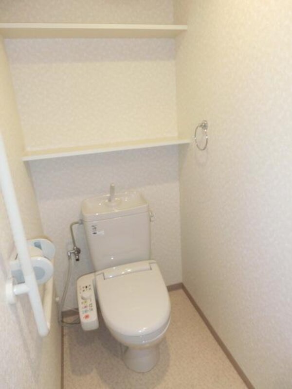 トイレ(ウォシュレット完備)