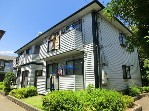 外観(緑あふれる住環境　小・中学校隣で通学安心)