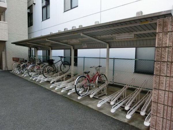 共有部分(屋根付き駐輪場)