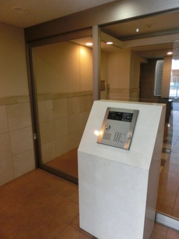 共有部分(オートロック完備)