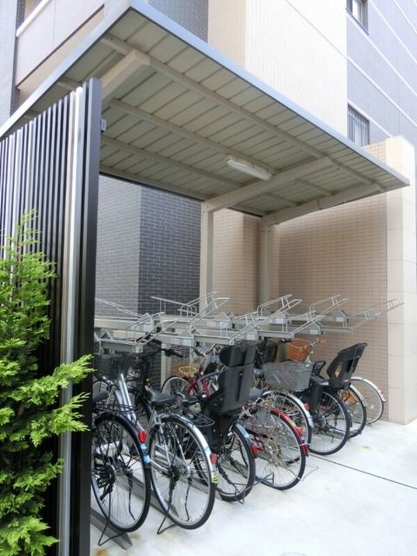 共有部分(屋根付き駐輪場)