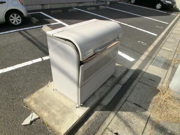 共有部分(ダストボックス完備)
