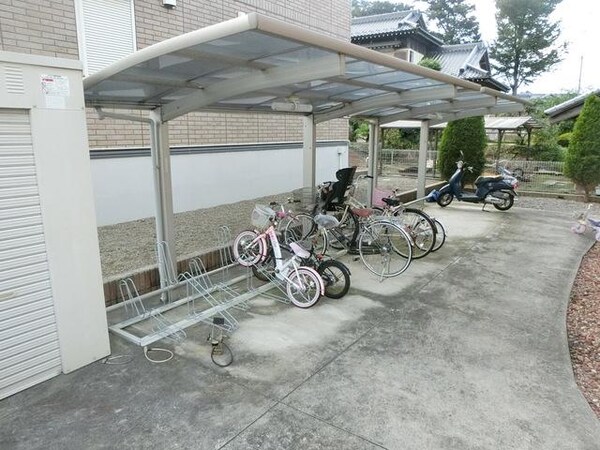 共有部分(屋根付き駐輪場)