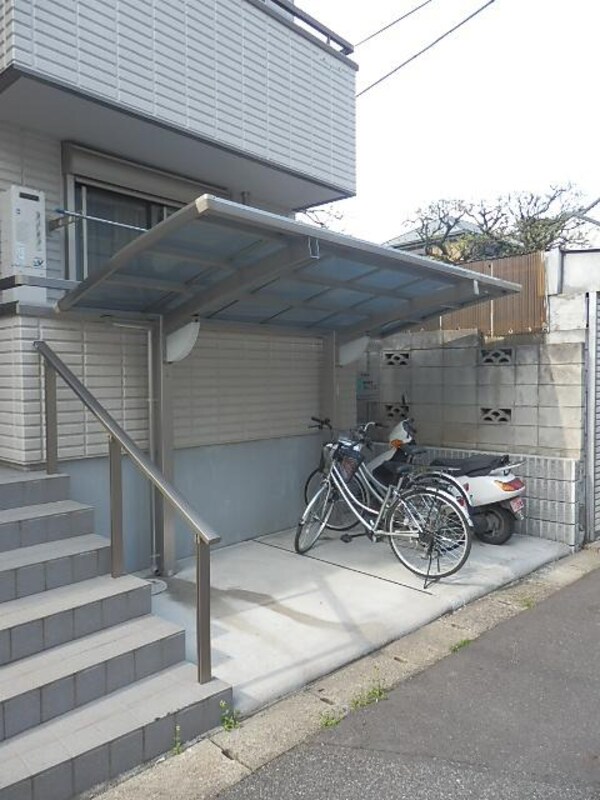 共有部分(屋根付きの駐輪場)