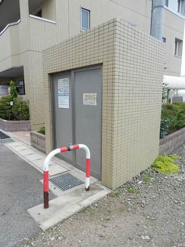 設備(入居者専用ゴミステーションです)
