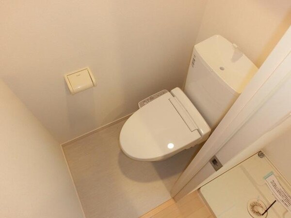 トイレ(ウォシュレット完備のトイレです)