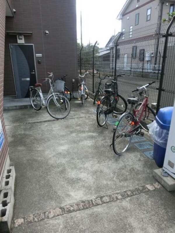 共有部分(自転車も置けます)
