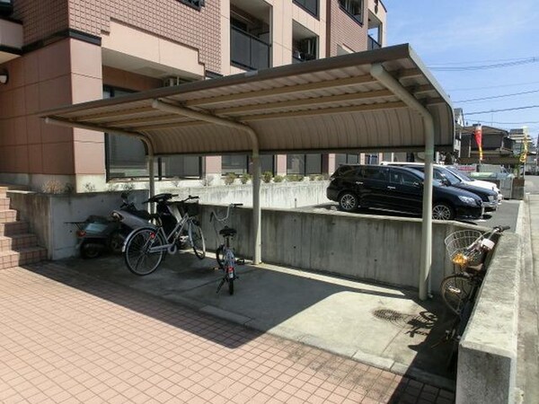 共有部分(敷地内屋根付き駐輪場)