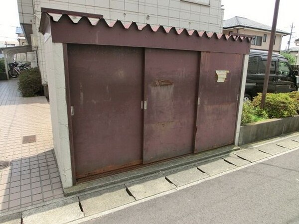 庭(専用ゴミ置き場)