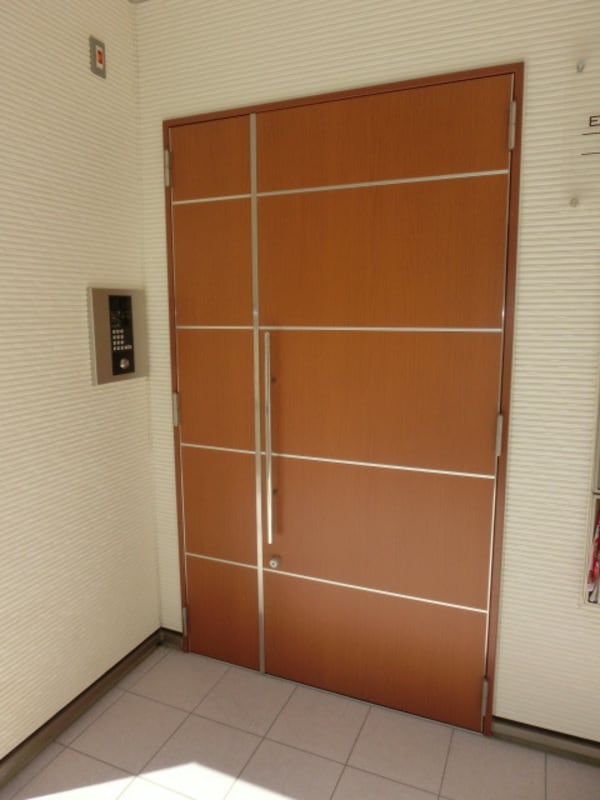 エントランス(エントランス　オートロック付き)