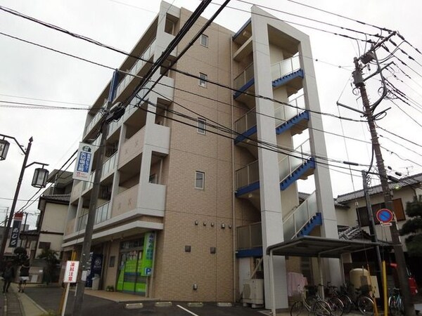 外観(買い物便利な立地です)