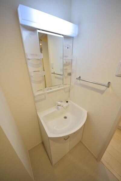 物件内観写真9　(独立洗面台)