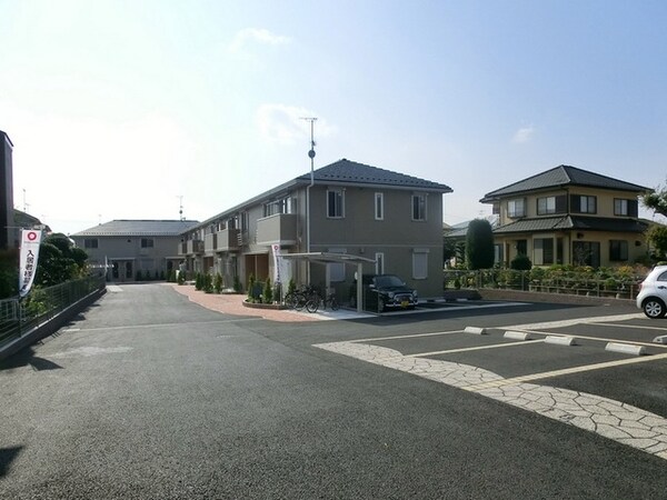 外観(敷地も大きくて開放的です)