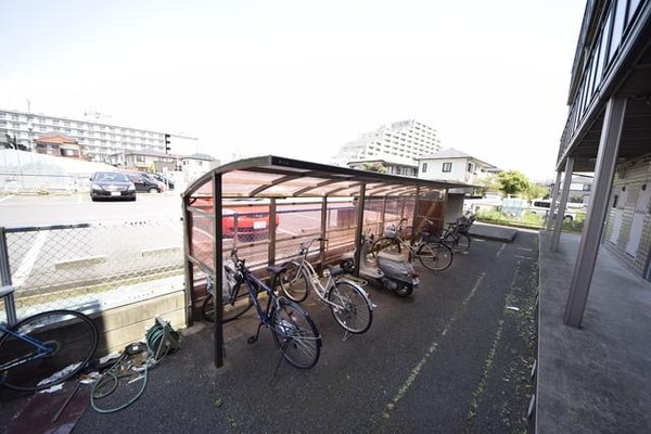 共有部分(屋根付駐輪場)