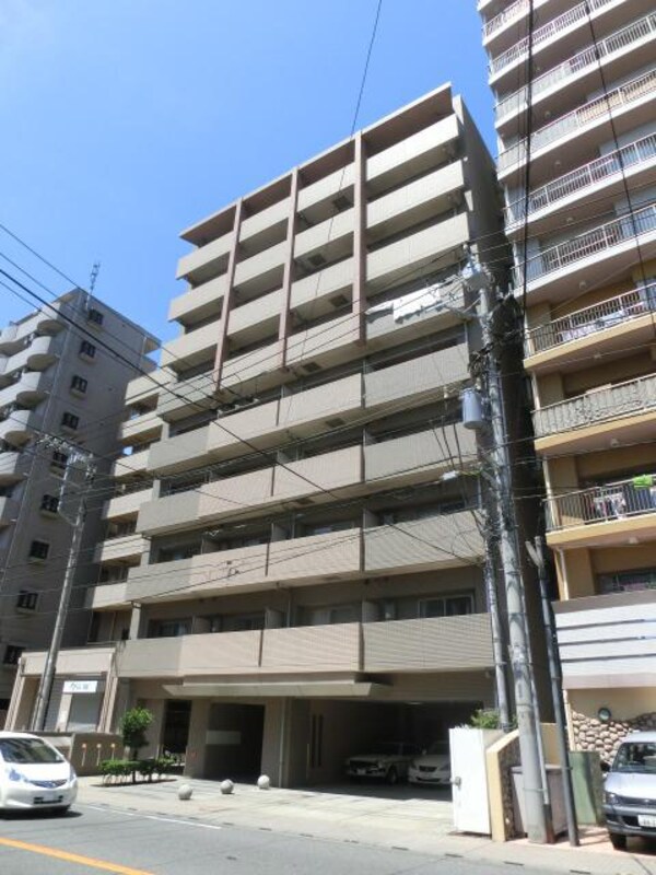 外観(スーパーやコンビニも近く、便利な立地です)