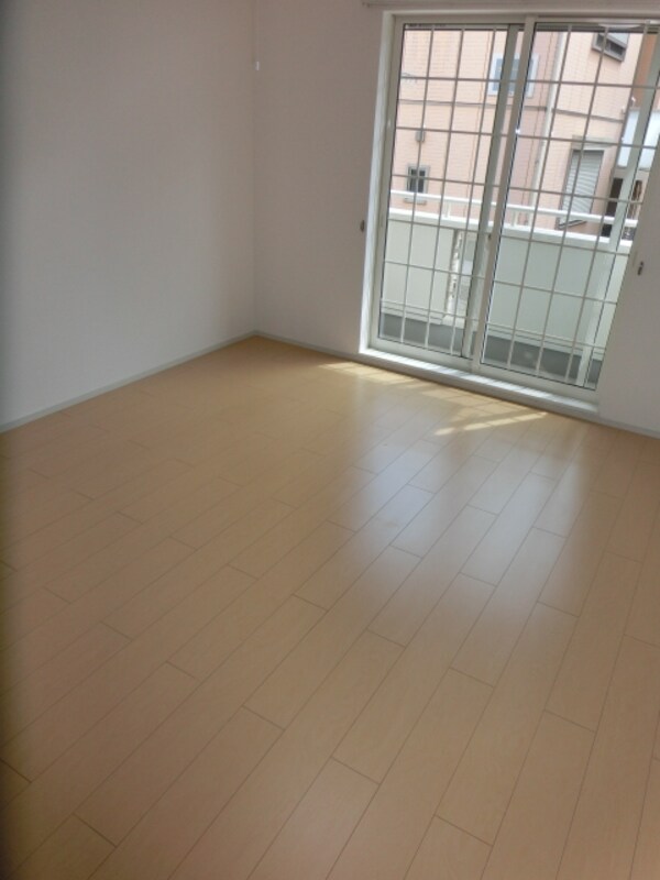 リビング・居室(広々とした明るい居室)