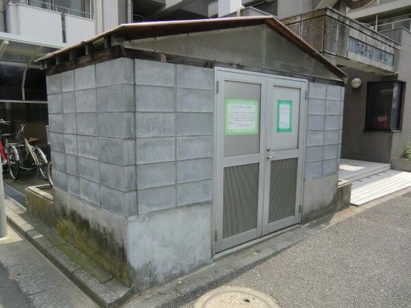 共有部分(敷地内のゴミステーションです)