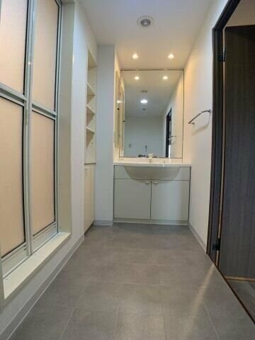 物件内観写真12　(エントランス)