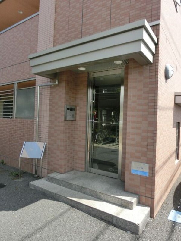 エントランス(エントランスはオートロック)