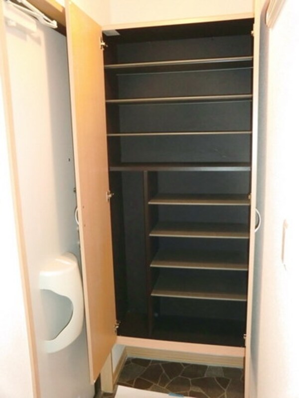 玄関(※別号室参考写真です)