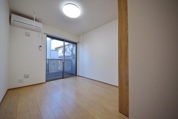 リビング・居室(開口南東向き日当たり良好)