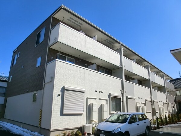 外観(閑静な住宅街に立地)