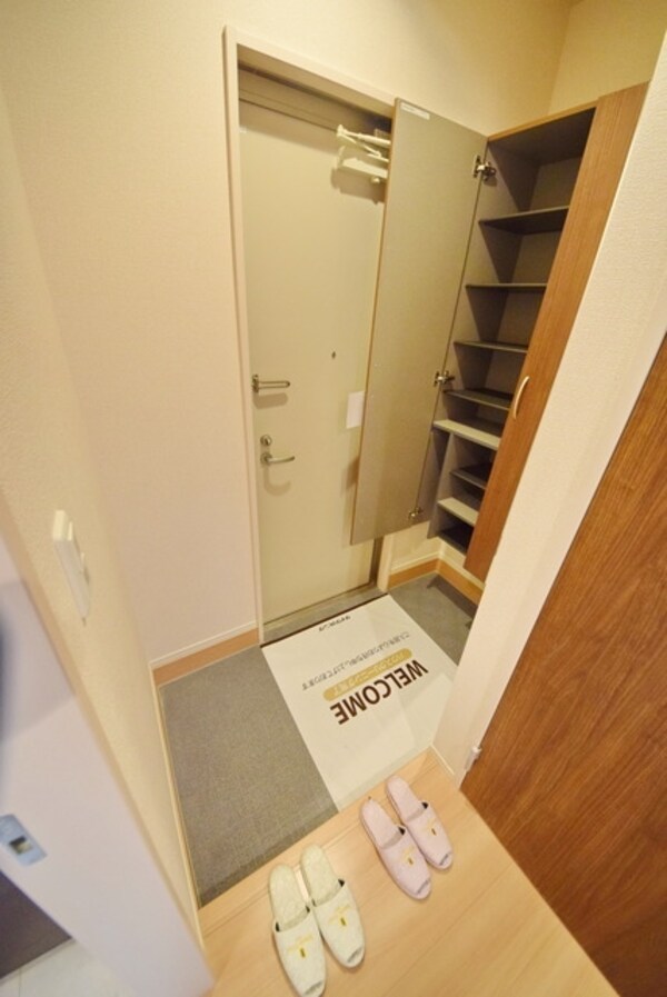 玄関(シューズBOX付き)