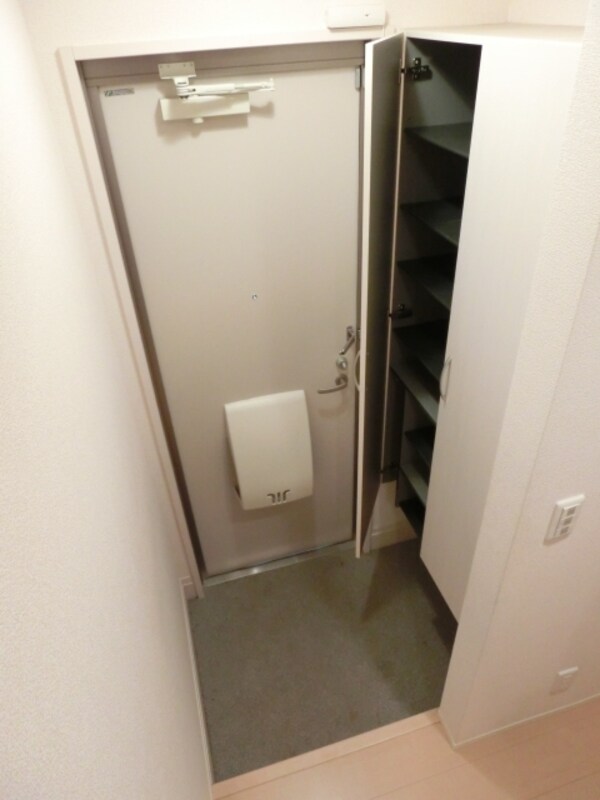 玄関(※別号室参考写真です)