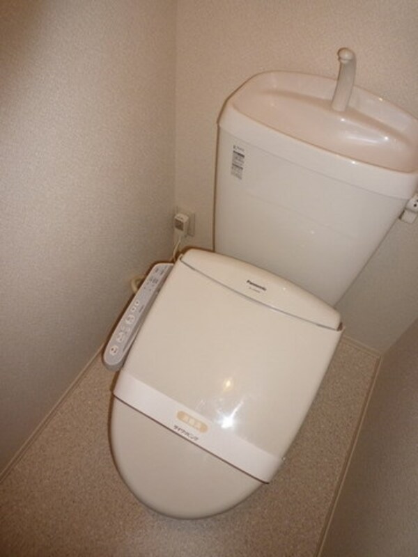 トイレ(ウォシュレット完備)
