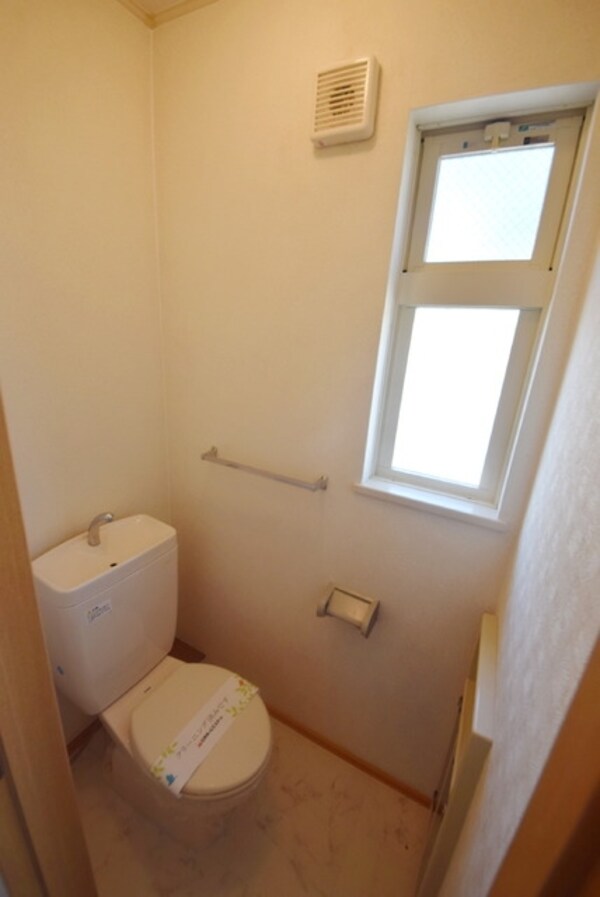 トイレ(トイレ窓有)