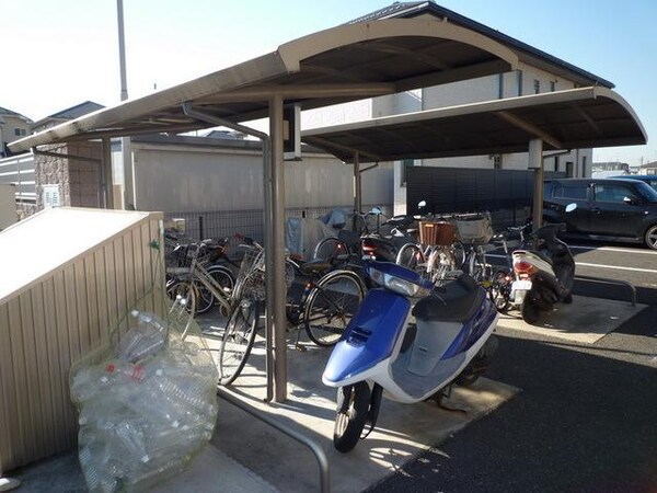 共有部分(屋根付き駐輪場)