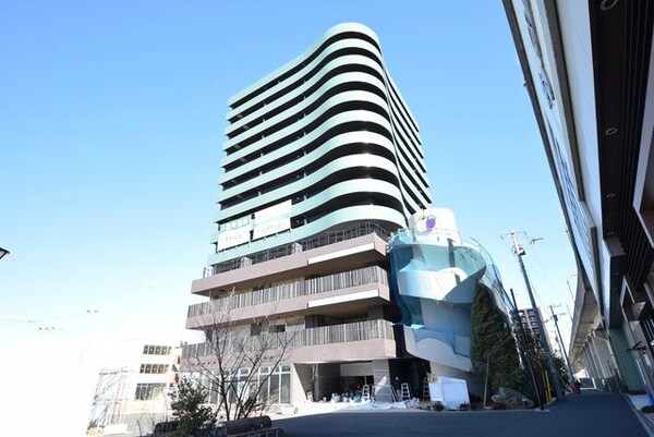 外観(駅徒歩１分！各お部屋にトランクルーム完備)
