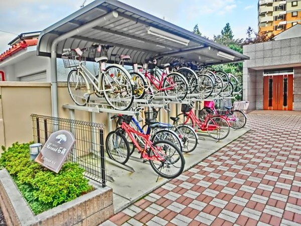 共有部分(屋根付き駐輪場)
