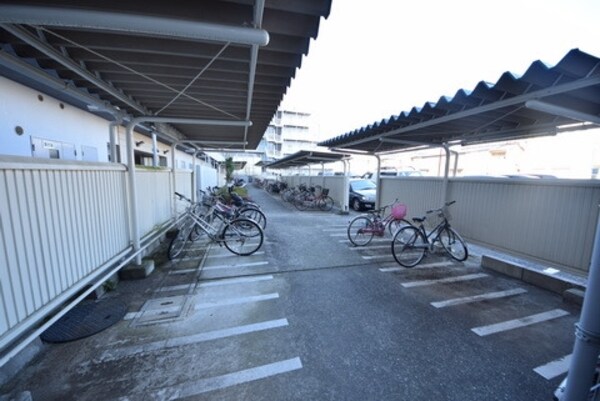 共有部分(屋根付き駐輪場)