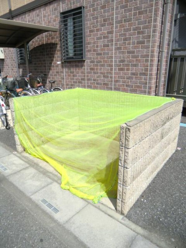 その他(敷地内ごみ置場)