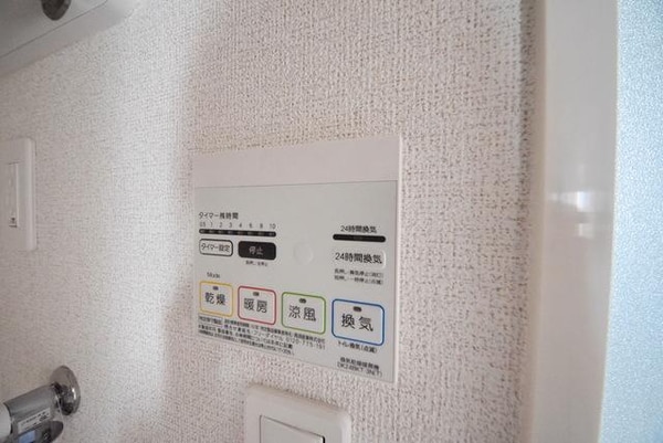 設備(雨の日に便利な浴室乾燥機)