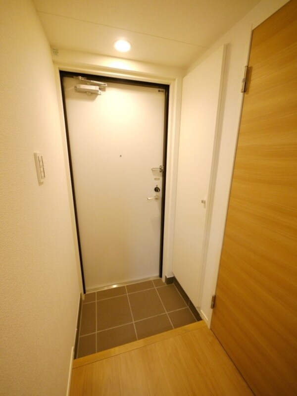 玄関(※角部屋　反転タイプ)