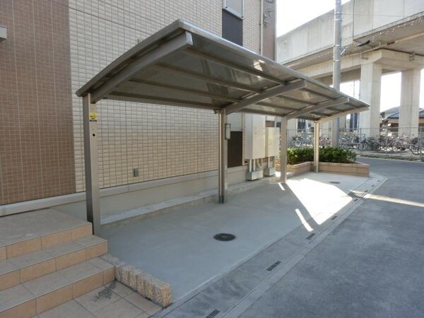 共有部分(屋根付き駐輪場)