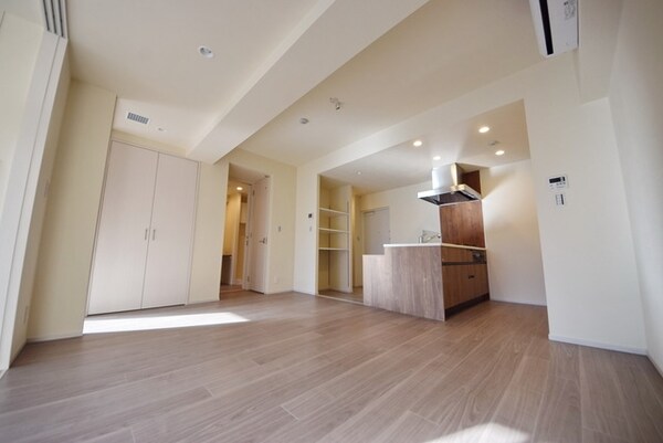 リビング・居室(※お部屋により建具のイメージカラーが違います　現況優先)