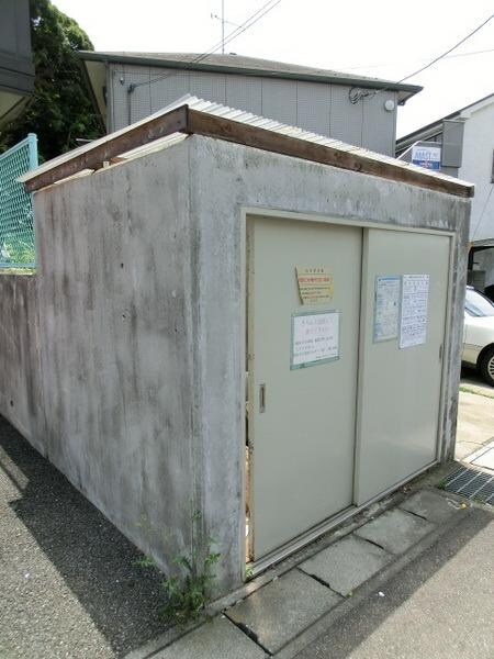 物件内観写真9　(敷地内ゴミ置き場)