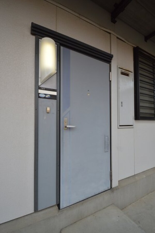 エントランス(※同タイプ間取り102号室設備施工例　現況優先)