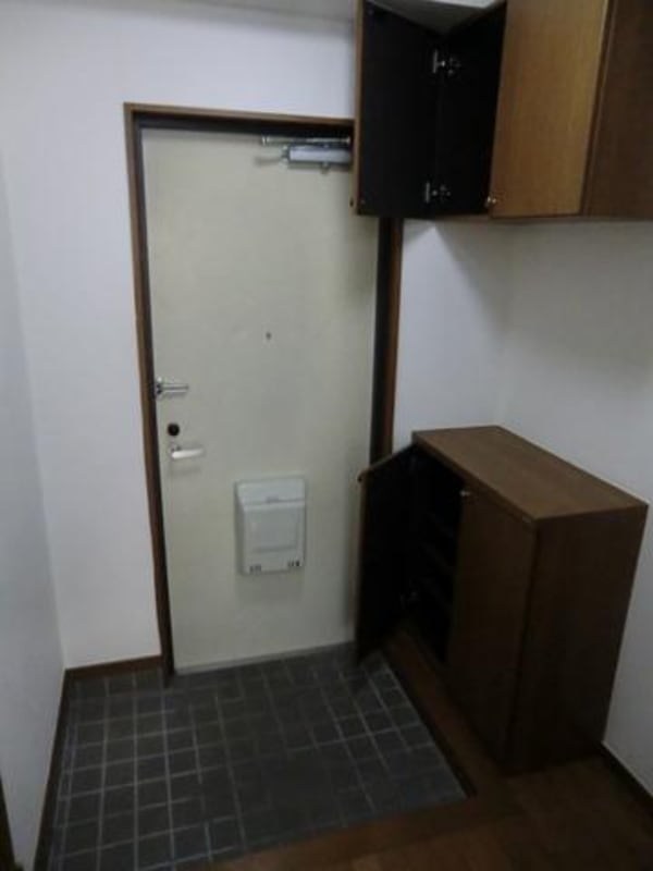 玄関(下駄箱収納あり)