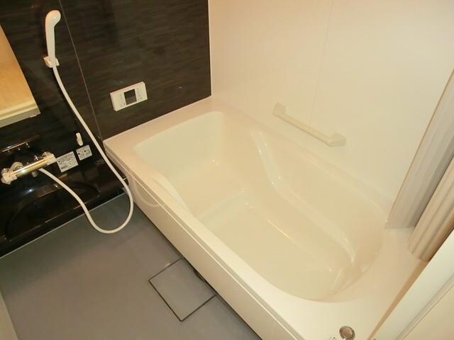 物件内観写真4　(追焚機能付き1坪浴室)