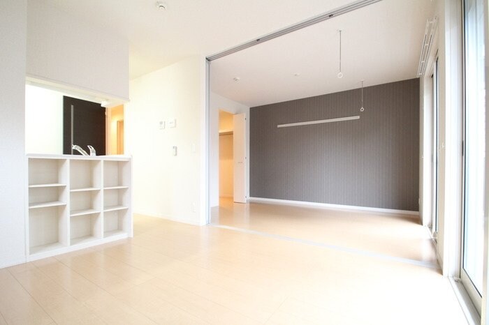 物件内観写真2　(リビング/居室)