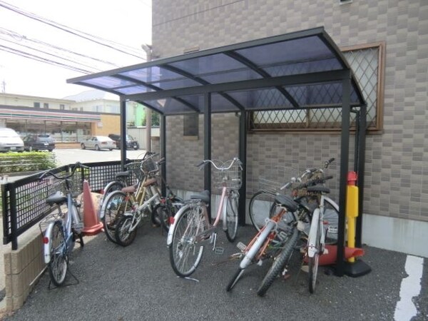 共有部分(屋根付駐輪場)