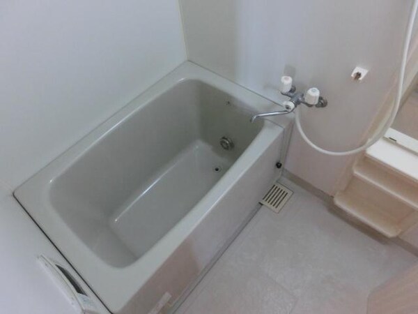 バス／シャワールーム等(追い焚き機能完備のお風呂)