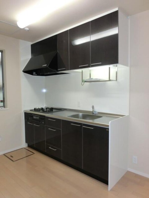 キッチン(システムキッチン３口、グリル付き)