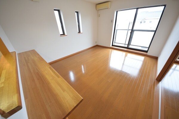 リビング・居室(二面採光の明るいLDK)