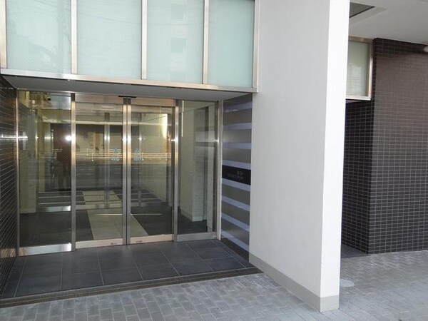 エントランス(オートロック付き　防犯システム)